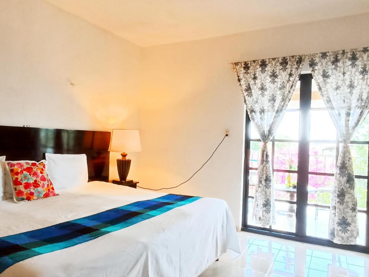 Casa De Los Pajaros - B&B Valladolid  Bagian luar foto